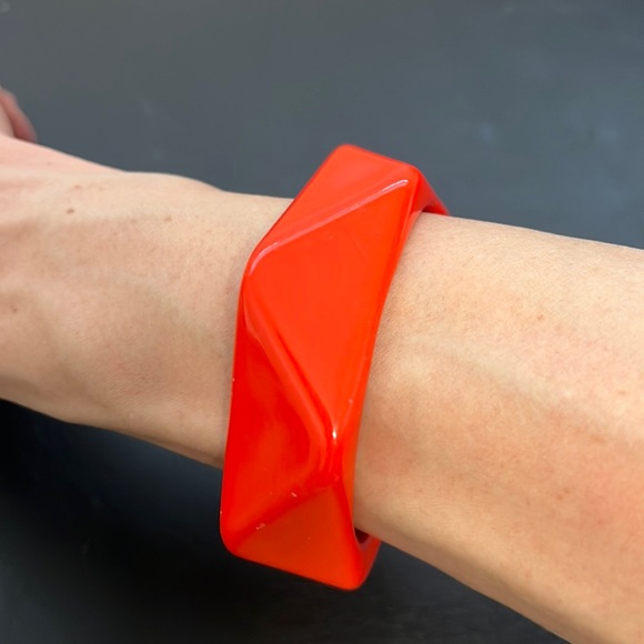 Jewelry - Vintage Plastic Lucite Bangle Bracelet, Red Orange, Wavy, Retro, Boho